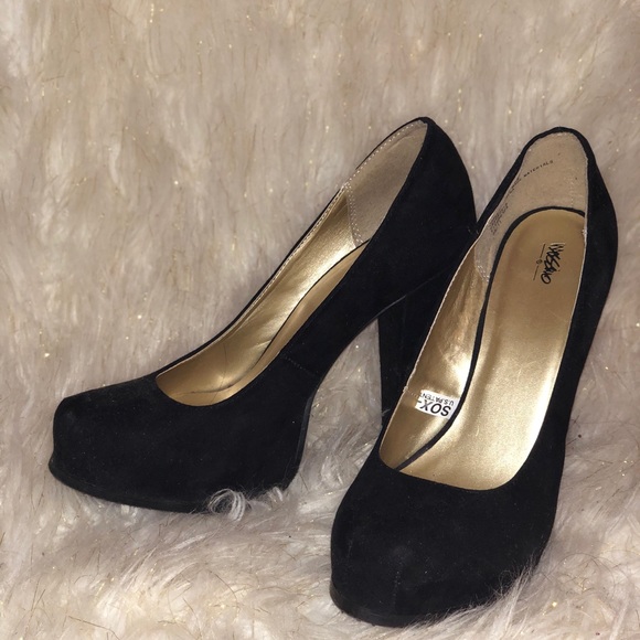 Black high heels - Picture 2 of 3